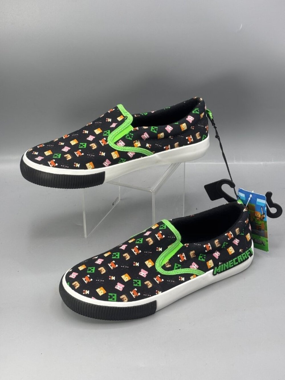 Minecraft Slip-On Sneakers Boys US 4 Black Canvas All Day Comfort BBMT44SG565